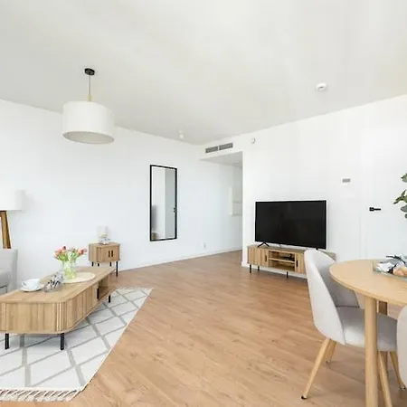 Apartment Stunning Seaview Retreat For 4 In