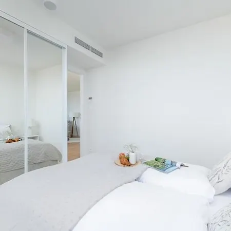 Stunning Seaview Retreat For 4 In Apartment *