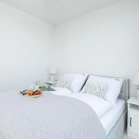 Stunning Seaview Retreat For 4 In Pobierowo