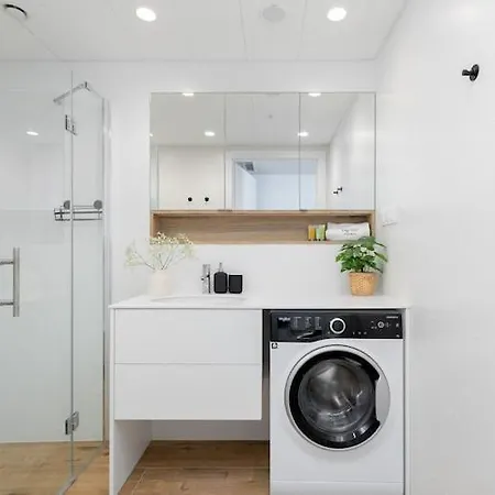 Stunning Seaview Retreat For 4 In Apartment *