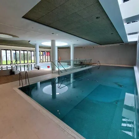 Stunning Seaview Retreat For 4 In Apartment